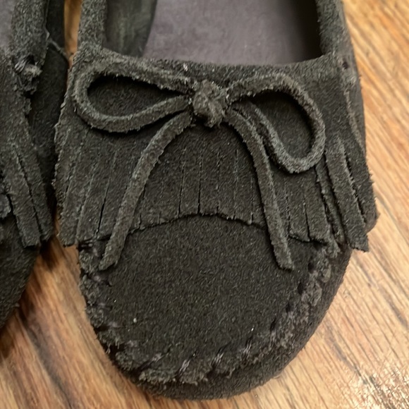 Minnetonka gray leather slip on - Picture 2 of 3